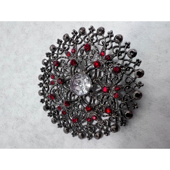 Vintage‎ 2.5"  Rhinestone Brooch Pin Red Crystals Round Filigree Statement - Picture 1 of 9